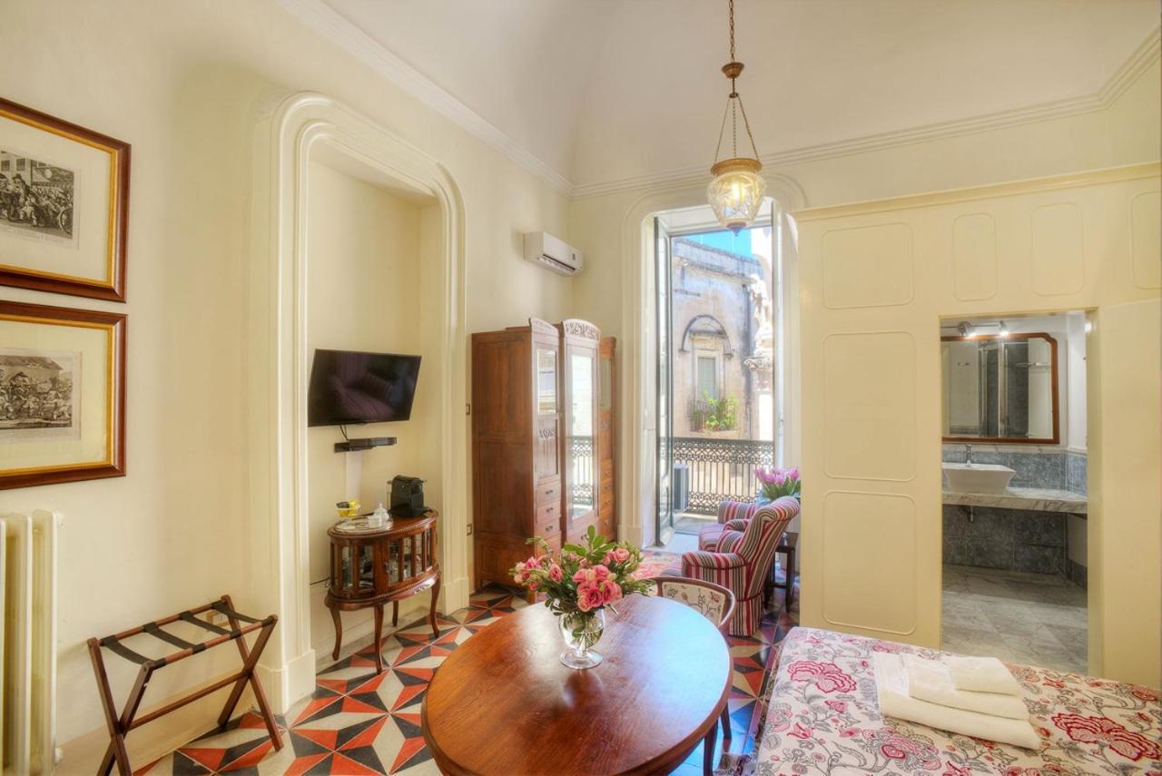 Palazzo Bernardini Suites Лечче Екстер'єр фото
