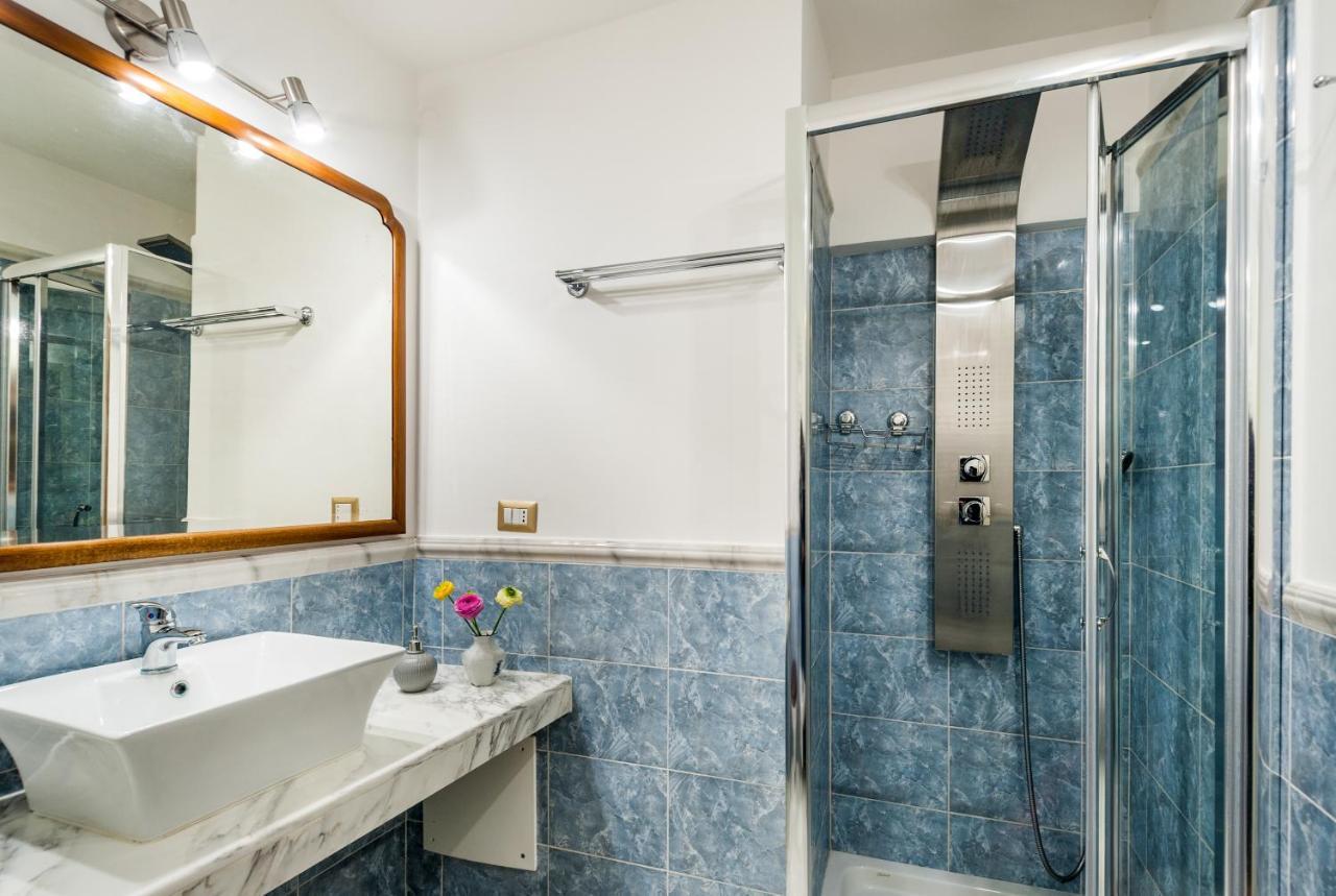 Palazzo Bernardini Suites Лечче Екстер'єр фото