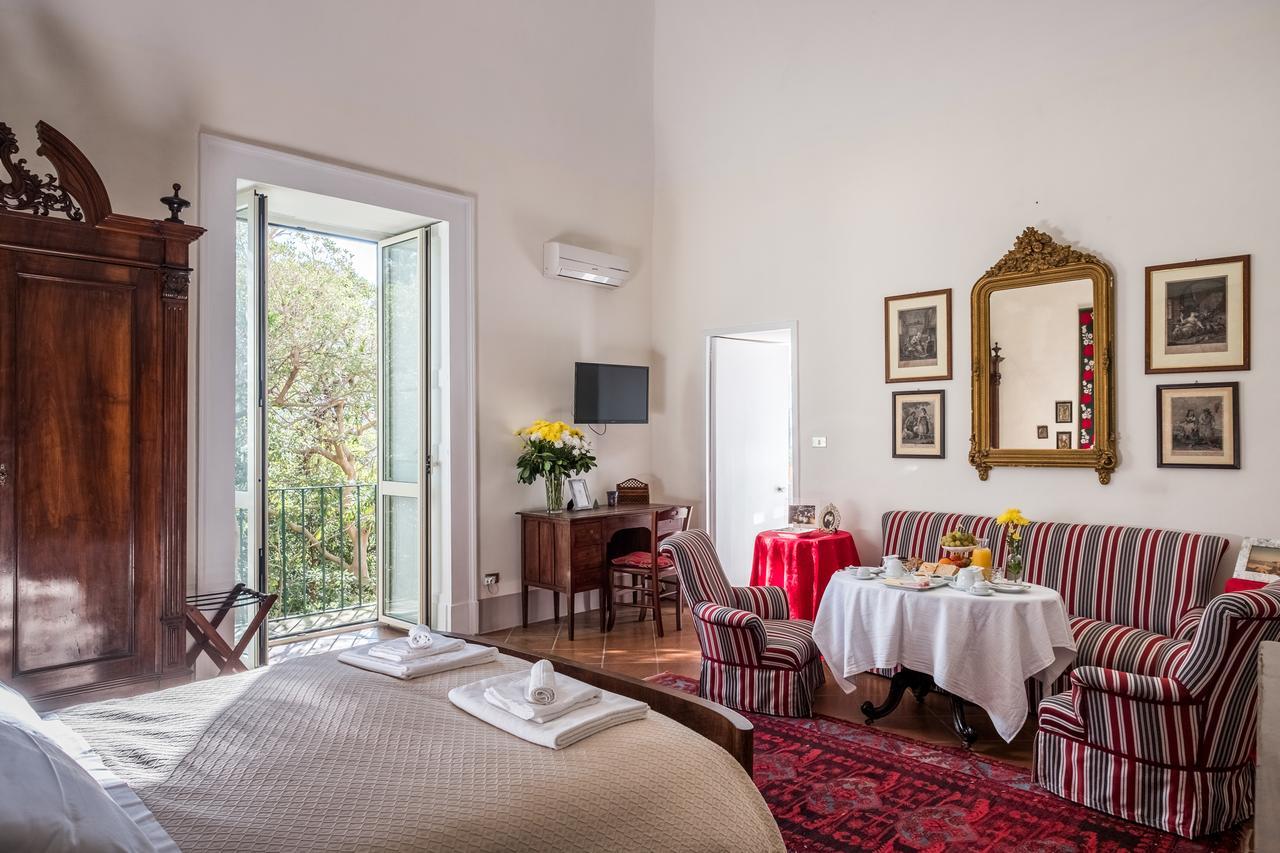 Palazzo Bernardini Suites Лечче Екстер'єр фото