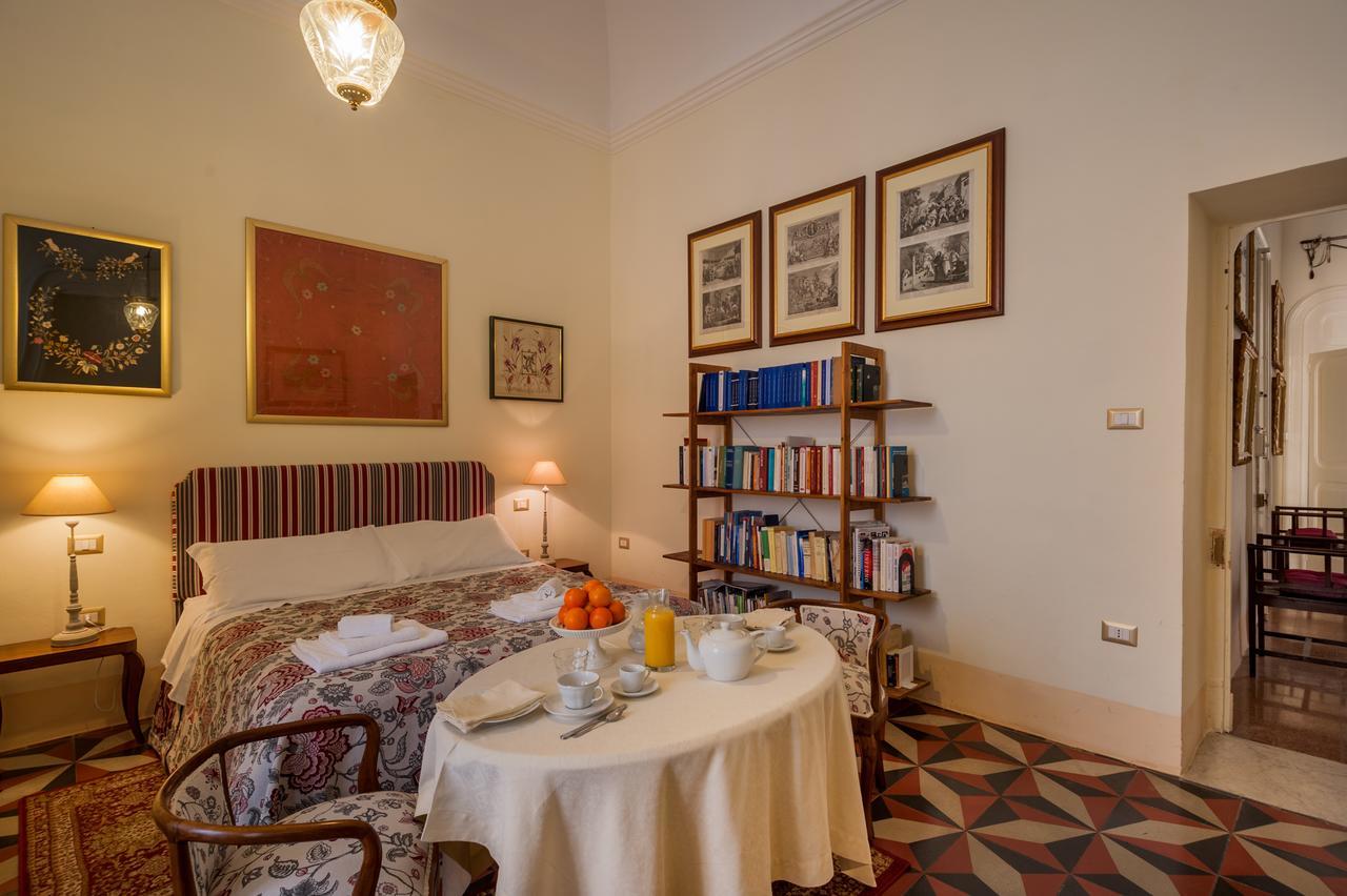 Palazzo Bernardini Suites Лечче Екстер'єр фото