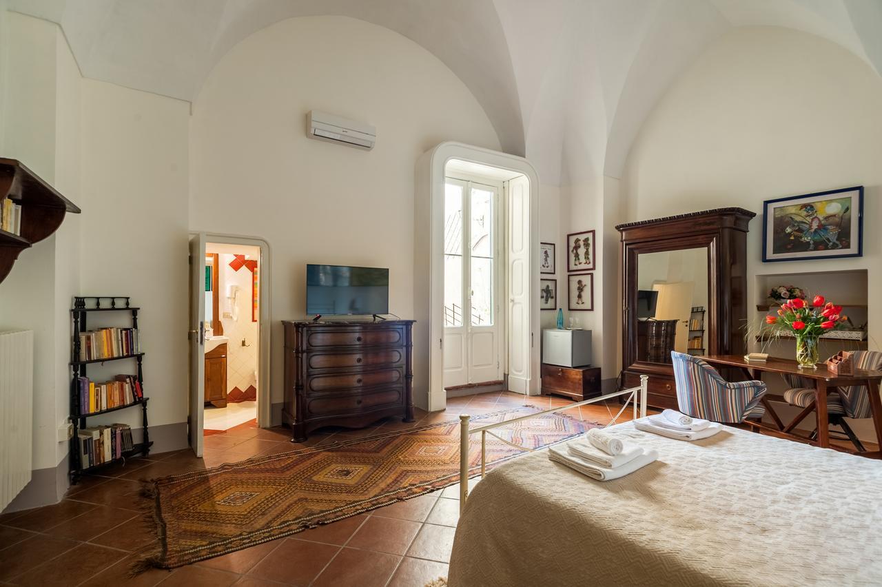 Palazzo Bernardini Suites Лечче Екстер'єр фото